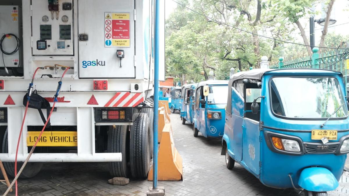 Dukung Transportasi Rendah Emisi, Program Tukar Sampah Plastik untuk BBG Digelar