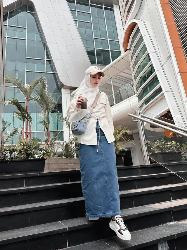 7 Gaya OOTD Berhijab Ala Inara Rusli Ini Bisa Jadi Inspirasi