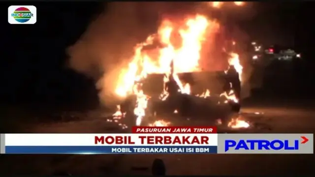Sebuah minibus terbakar saat akan mengisi bahan bakar di sebuah SPBU, di Pasuruan, Jawa Timur.