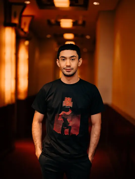 Kejutan datang dari penampilan Reza Rahadian. Aktor peraih 4 Piala Citra ini memerankan Jatmiko. Belum banyak yang bisa dikulik terkait detail karakter ini. Yang jelas Upi tak sabar. “Saya membuat film ini untuk para pencinta film jagoan. Semoga film Sri Asih bisa menjadi penawar dahaga akan hadirnya tokoh jagoan Indonesia yang bisa dibanggakan!” katanya di Jakarta, Selasa (6/9/2022). (Foto: Dok. Poplicist)