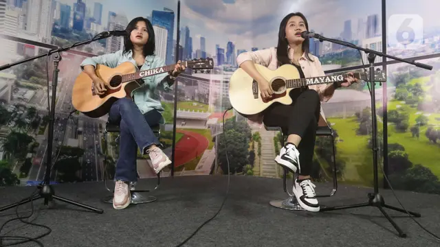 Blak-Blakan Ala Mayang dan Chika