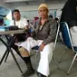 Rahman (42) seorang penderita kusta yang mendapatkan bantuan kaki palsu di Kendari, Jumat (29/11/2019).(Liputan6.com/Ahmad Akbar Fua)