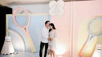 Pada Sabtu 5 Agustus 2023, Valencia dan Kevin Sanjaya menggelar pesta gender reveal bersama keluarga besar mereka. [Instagram/liliana_tanoesoedibjo/valenciatanoe]