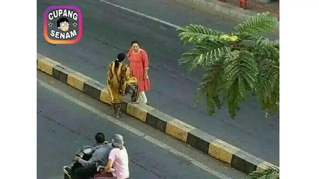 6 Kelakuan Emak-Emak Terlalu Santai Ini Bikin Geleng Kepala