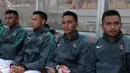 Saddil Ramdani bersama rekan-rekannya siap menyaksikan laga melawan Suriah U-23 pada laga persahabatan di Stadion Wibawa Mukti, Bekasi, Rabu (16/11/2017). Indonesia kalah 2-3. (Bola.com/NIcklas Hanoatubun)