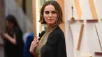 Aktris Natalie Portman menghadiri ajang Academy Awards ke-92 atau Oscar 2020 yang digelar di Dolby Theatre, Los Angeles, Minggu (9/2/2020). Salah satu artis penampilan yang mencuri perhatian dalam red carpet Oscar kali ini adalah Natalie Portman. (Robyn Beck/AFP)