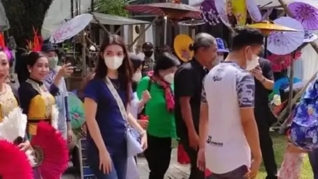 6 Potret Selvi Ananda Dampingi Gibran saat Bertugas, Penampilan Sederhana Menawan