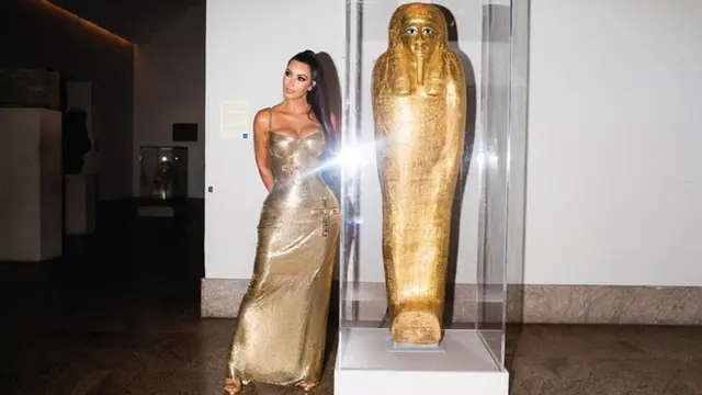 Foto Kim Kardashian Ternyata Berperan Ungkap Kasus Pencurian Peti Mati di Mesir