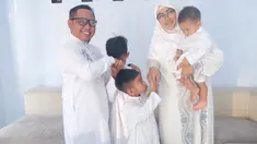 Sunarji atau yang lebih dikenal sebagai Narji adalah seorang komedian. Dulunya Narji tergabung dalam group Cagur. Namun saat ini Narji terlihat sering menghabiskan waktu bersama keluarganya. (Liputan6.com/IG/@diyanarji)