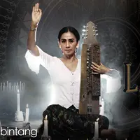 HL Celeb Bio Ayu Laksmi (Fotografer: Bambang E. Ros, Make Up Artist: @vera_kusumadewi, Desain: Nurman Abdul Hakim/Bintang.com)