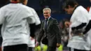 Jupp Heynckes menjadi pelatih Real Madrid yang berhasil memberikan gelar Liga Champions ketujuh pada musim 1997/1998. Tak hanya itu, ia juga mampu mempersembahkan trofi Piala Super Spanyol usai mengalahkan Barcelona. Namun, kariernya hanya bertahan satu musim saja lantaran Los Blancos berada di posisi keempat klasemen La Liga. (AFP/Christof Stache)
