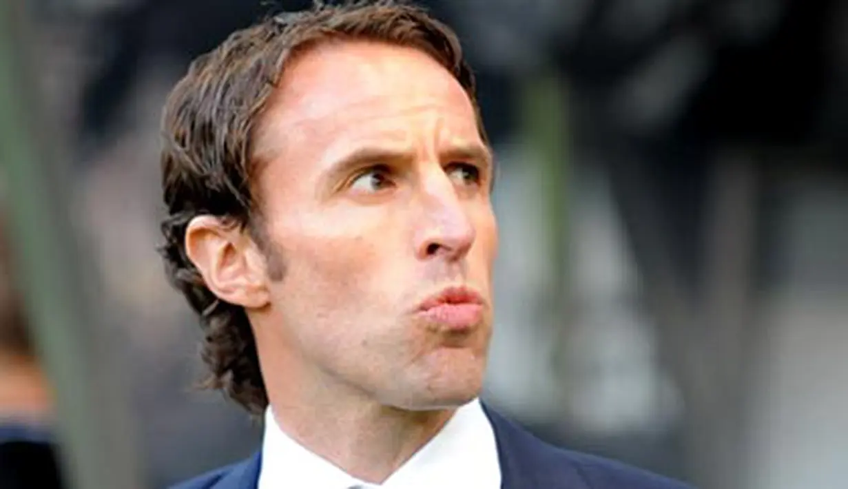 Middlesbrough manager Gareth Southgate watches his players prepare before their EPL match against Newcastle United at St James' Park in Newcastle, north-east England on May 11 2009. AFP PHOTO/ANDREW YATES