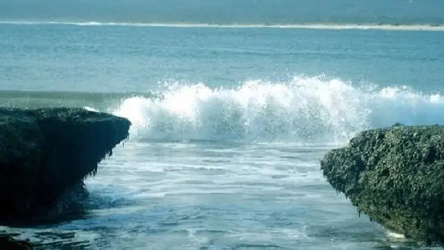 10 Pantai Cantik Garut Selatan, Memikat tapi Berbahaya