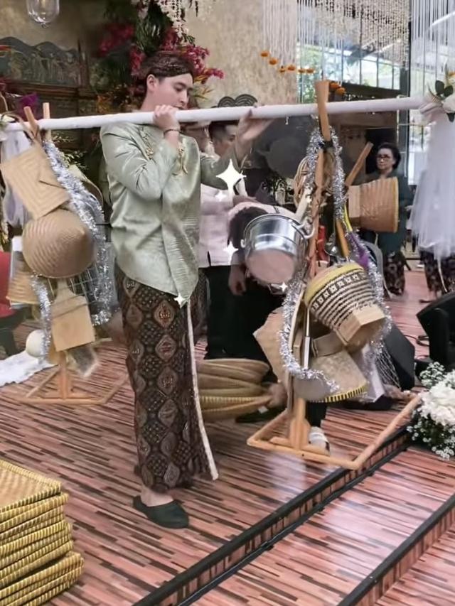 Alvy Xavier Anak Bungsu Susi Pudjiastuti saat Pernikahan Sang Kakak Nadine. [@sakuramachi84]