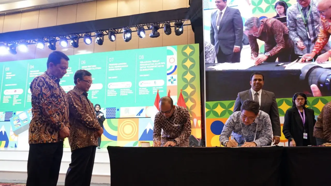 Penandatangan kerja sama atau MoU PT Pembangunan Aceh (PEMA) dan PT Pertamina Geothermal Energy Tbk (PGEO), Rabu (12/7/2023). (Foto: PGE)