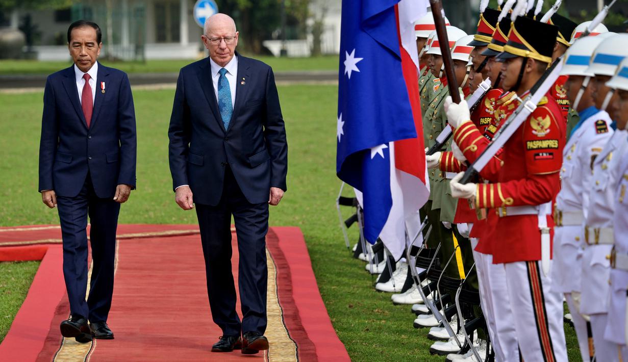 Presiden Jokowi menerima kedatangan Gubernur Jenderal Australia David Hurley di Istana Kepresidenan Bogor, Jumat (17/5) pagi. (BAY ISMOYO / AFP)