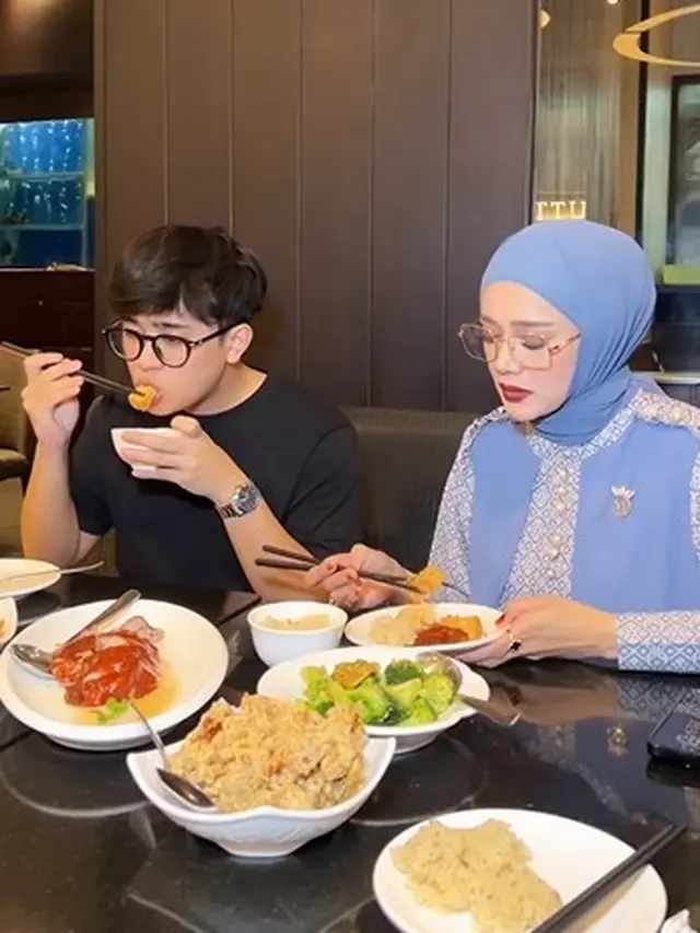 Kompak Banget, Intip Momen Rafly Aziz dengan Mulan Jameela saat Makan Bersama yang Jarang Tersorot