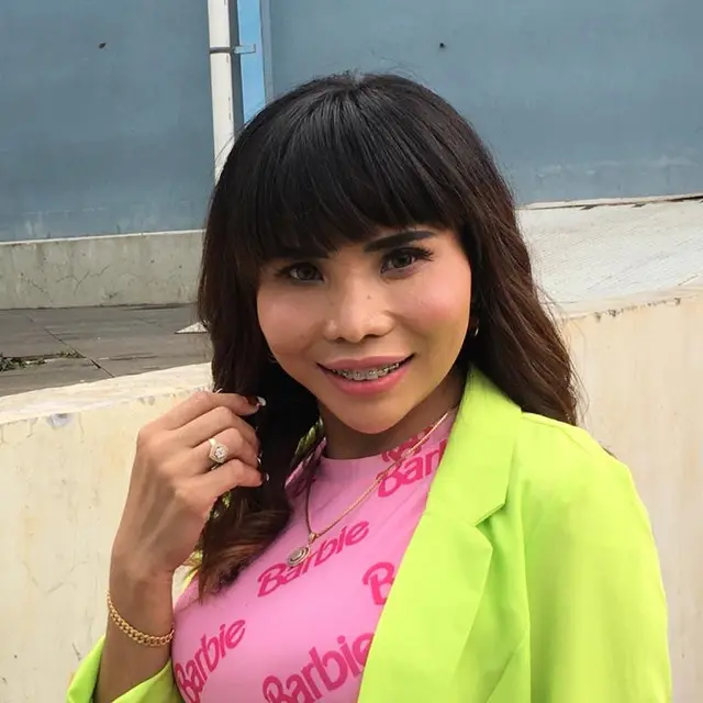 Eva Bellissima (ist/ Munady Widjaja)