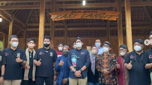 Menparekraf  Sandiaga Uno di Desa Wisata Kaki Langit, Mangunan, Jogja