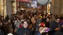 Keramaian pengunjung selama perayaan Black Friday di Macy Herald Square, New York, Kamis (23/11). Black Friday adalah tradisi hari belanja terbesar tahunan di Amerika yang berlangsung sehari setelah hari Thanksgiving (Andy Kropa/AP Images for Macy's Inc.)