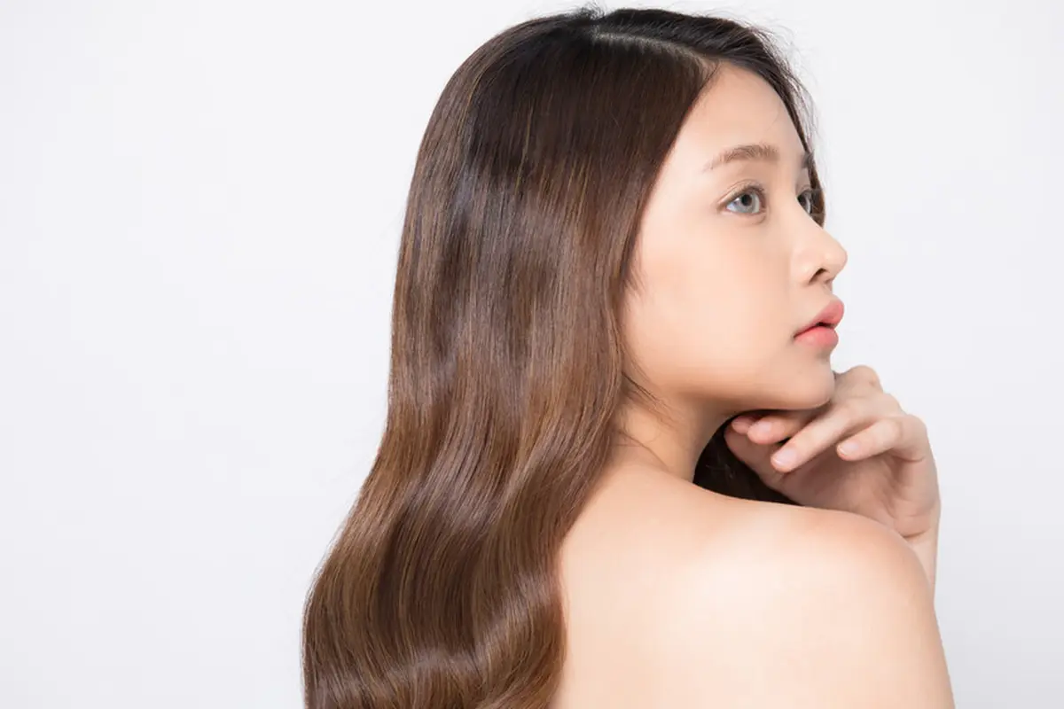 5 Tips Merawat Rambut Agar Kuat dan Berkilau