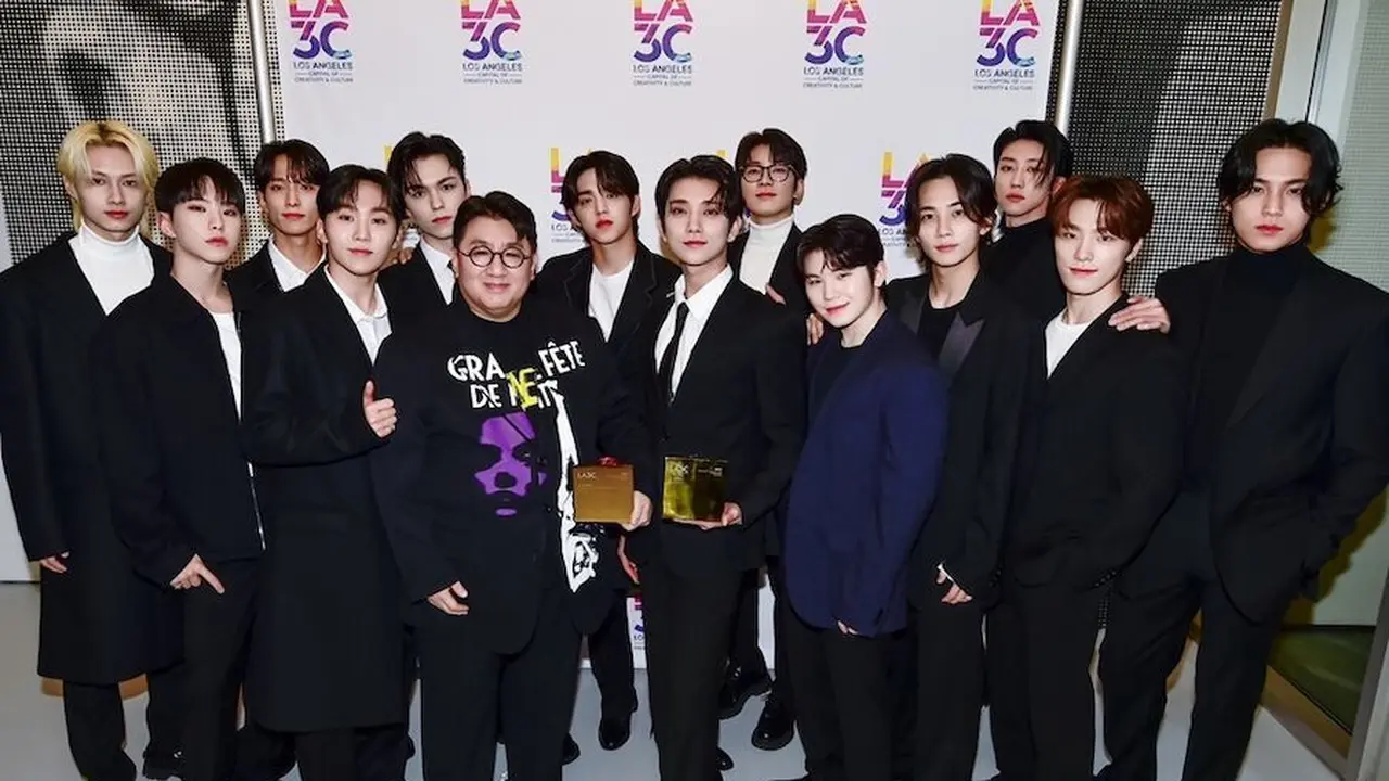 SEVENTEEN dan Bang Si Hyuk