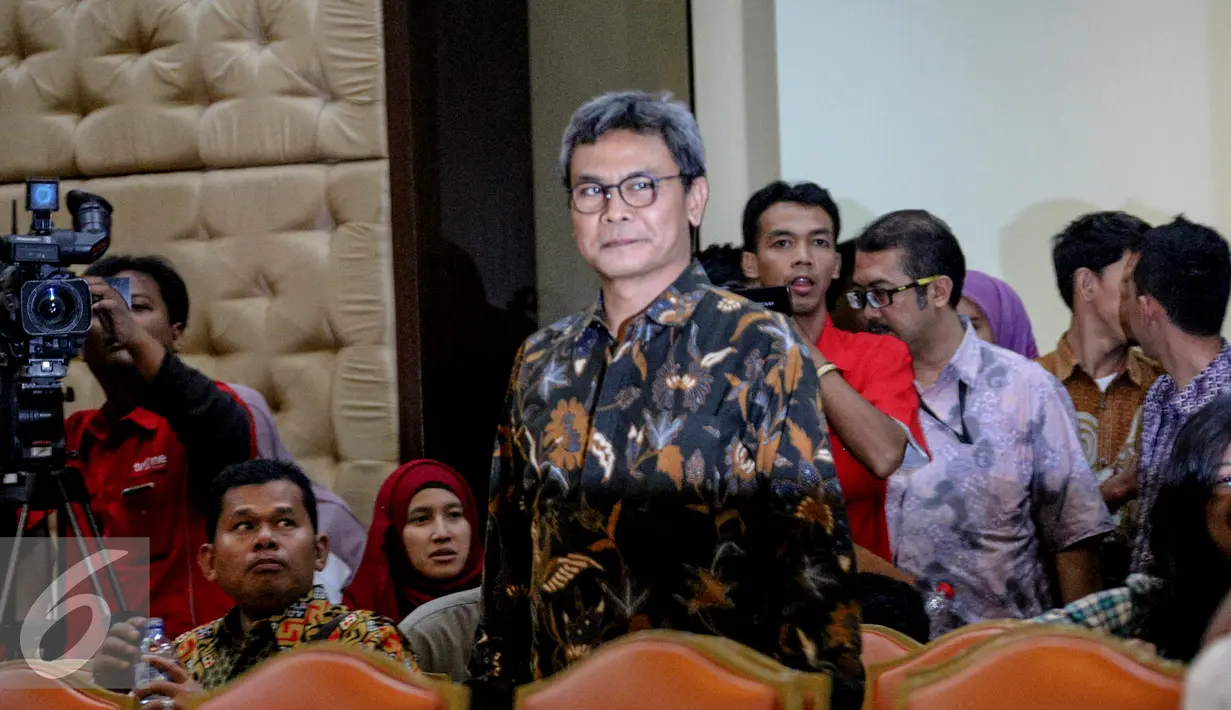 Calon pimpinan KPK Johan Budi saat tiba di Gedung Setneg untuk wawancara dengan pansel KPK, Jakarta, Selasa (25/8/2015). Menurut Johan, narapidana kasus-kasus pelanggaran berat tidak perlu diberi remisi. (Liputan6.com/Faizal Fanani)