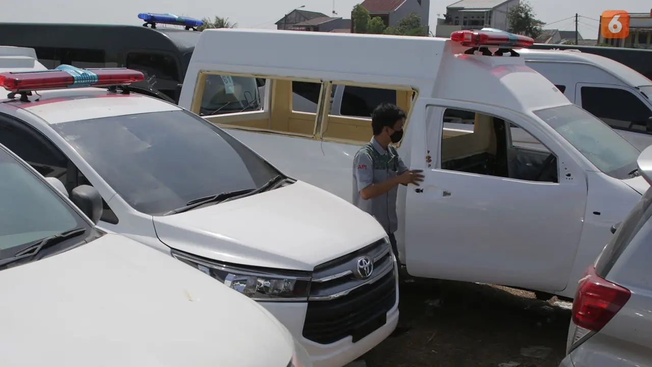 FOTO: Pandemi COVID-19, Perakitan Mobil Ambulans Meningkat 100 Persen