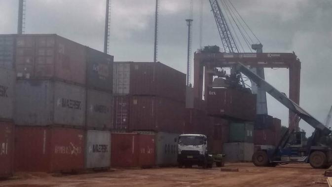 Ratusan Kontainer Limbah B3 Tidak Jelas Nasibnya dan Menumpuk di Batam