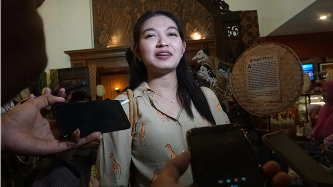 Jelang Melahirkan, Ini 6 Potret Terbaru Selvi Ananda Menantu Jokowi