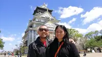 Ronal Surapradja bersama istrinya, Seruni Purnamasari, saat liburan di Jepang  (dok.Instagaram/@rocknal/https://www.instagram.com/p/CPTMOH6taib/Komarudin)