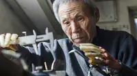 Sun Jifa, pria berusia 63 tahun ini telah banyak dikenal orang karena dijuluki "Sun Iron lengan" oleh masyarakat.