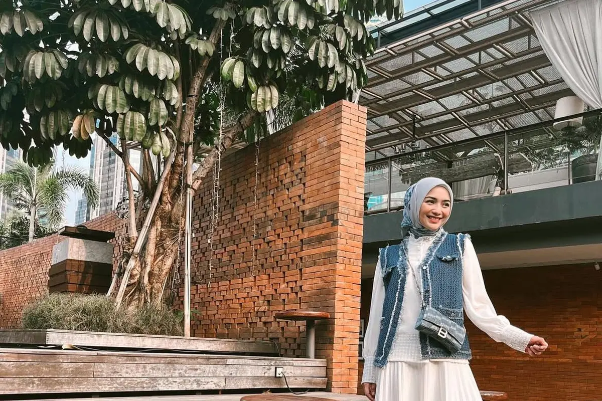 5 Cara Styling Rok ala Citra Kirana yang Bisa Dicoba (Instagram/@citraciki)