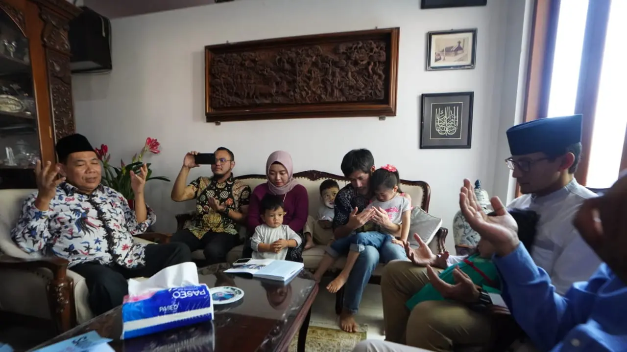 Sandiaga Jenguk Keluarga KPPS Meninggal