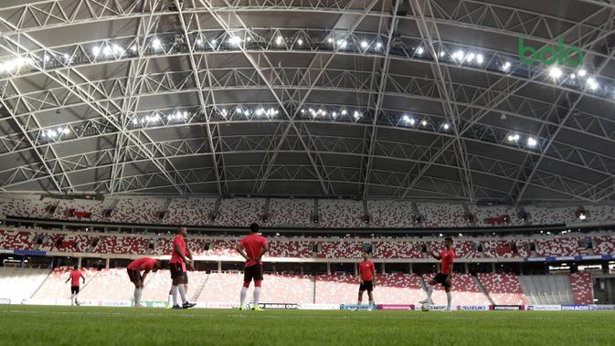 Pemain Singapura saat menggelar sesi latihan jelang laga Piala AFF di Stadion Nasional Singapura, Kamis (8/11). Singapura akan melawan Indonesia. (Bola.com/M Iqbal Ichsan)