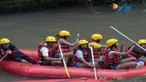 Obama menjajal liburan menantang adrenaline dengan arung jeram di Sungai Ubud. 