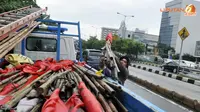 Masa Tenang, Ribuan Atribut Parpol Tangsel Diangkut 2 Truk