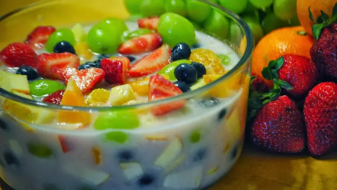 Sop Buah Menjadi Minuman Buka Puasa yang Praktis dan Menyehatkan