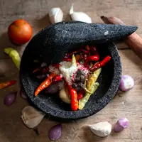 Memasak dengan terasi./Copyright shutterstock.com