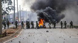 Unjuk rasa diserukan oleh pemimpin oposisi Raila Odinga terkait tingginya biaya hidup. (AP Photo/Patrick Ngugi)
