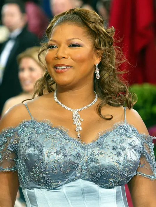 Queen Latifah melakukan operasi pengecilan payudara karena sering sakit pinggan dan merasa kesulitan untuk berolahraga. (JOHN G. MABANGLO / AFP)