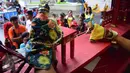 Pertunjukkan Wayang Potehi di Kawasan Pecinan Semarang saat acara pekan Pasar Semawis 2016, Jumat (5/2/2016). Wayang Potehi adalah salah satu kebudayaan Tiongkok yang diminati menjelang Imlek. (Foto:Gholib)