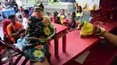 Pertunjukkan Wayang Potehi di Kawasan Pecinan Semarang saat acara pekan Pasar Semawis 2016, Jumat (5/2/2016). Wayang Potehi adalah salah satu kebudayaan Tiongkok yang diminati menjelang Imlek. (Foto:Gholib)
