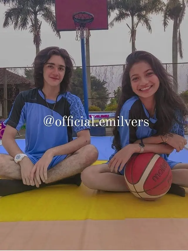 Dikabarkan Terlibat Cinta Lokasi, Ini 6 Potret Ratu Sofya dan Emiliano Cortizo