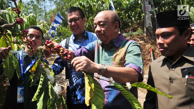 Tingkatkan Kualitas dan Pelayanan, BCA Berikan Donasi ke Petani Kopi
