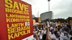 Ratusan simpatisan Koalisi Masyarakat Pengawal Konstitusi (Kompak) melakukan aksi ke Istana Negara, Jakarta, Rabu (11/2/2015). Mereka mendukung Presiden Jokowi untuk melantik Komjen Budi Gunawan. (Liputan6.com/Faizal Fanani)