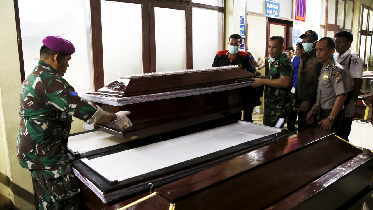 20150630-Duka Keluarga Korban Hercules di RS Adam Malik-Medan 6