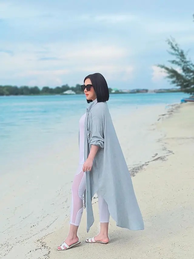 Pakai Helikopter, Ini 7 Momen Liburan Syahrini dan Reino Barack di Sebuah Pulau