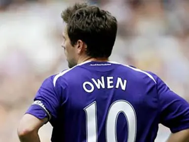 Newcastle&#039;s English striker Michael Owen is pictured during their Premier League football match against Tottenham at White Hart Lane, London, on April 19, 2009. AFP PHOTO/Glyn Kirk