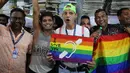 Pendukung dan anggota LGBT melakukan perayaan setelah Mahkamah Agung India mendekriminalisasi hubungan sesama jenis di Mumbai, India, Kamis (6/9). Sebelumnya, hubungan sesama jenis adalah isu terlarang. (AP Photo/Rafiq Maqbool)